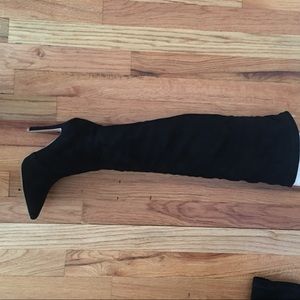 Elegant Black knee-high stiletto boots